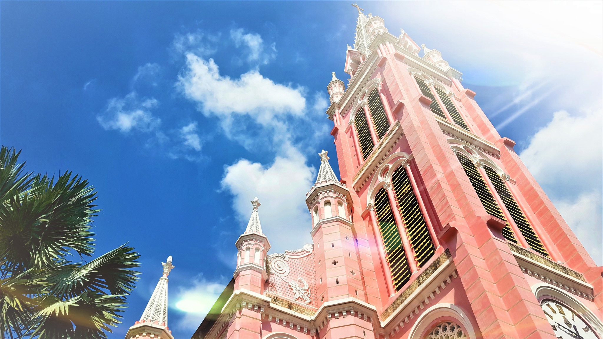 Khám phá Nhà thờ Tân Định - Nét hồng độc đáo của Thành phố Hồ Chí Minh